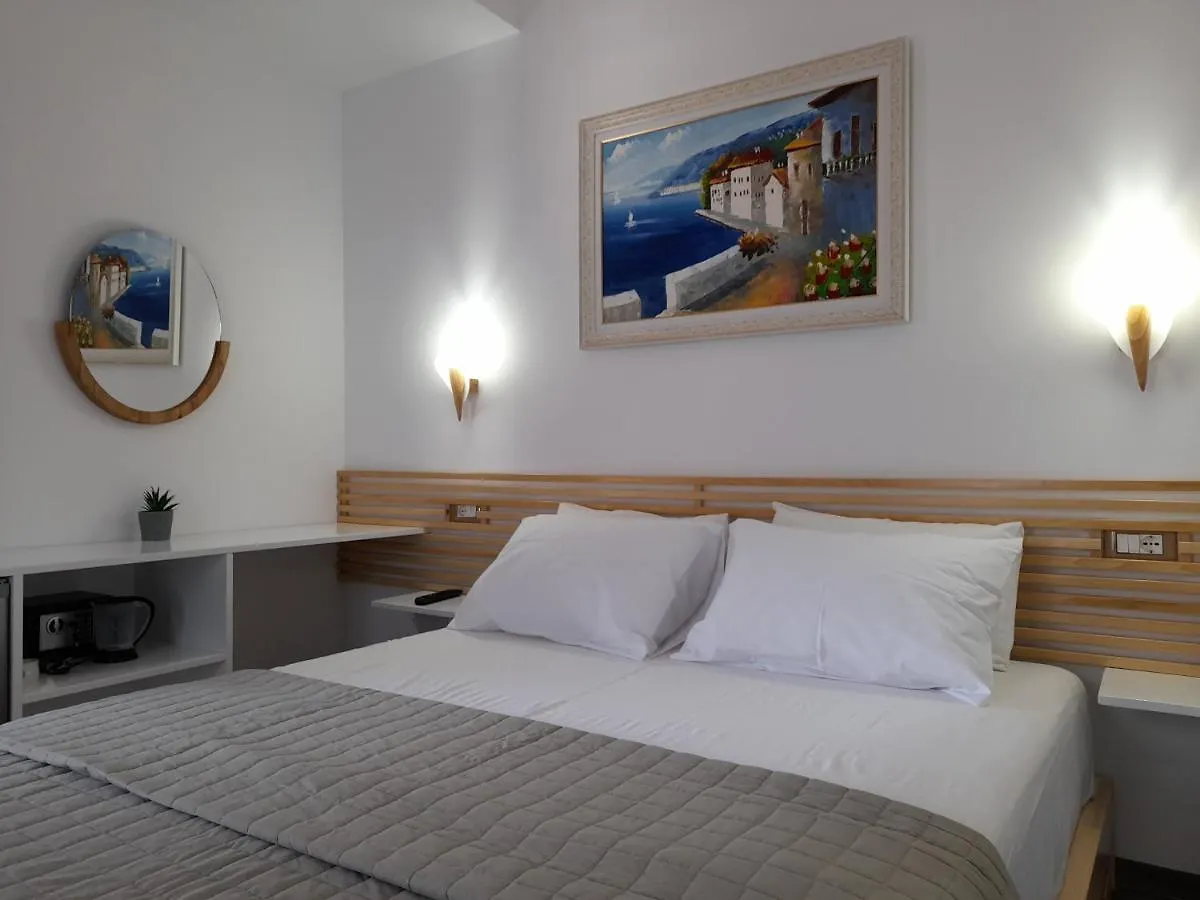 Anxhelos Hotel Himarë 3*,  Albanien